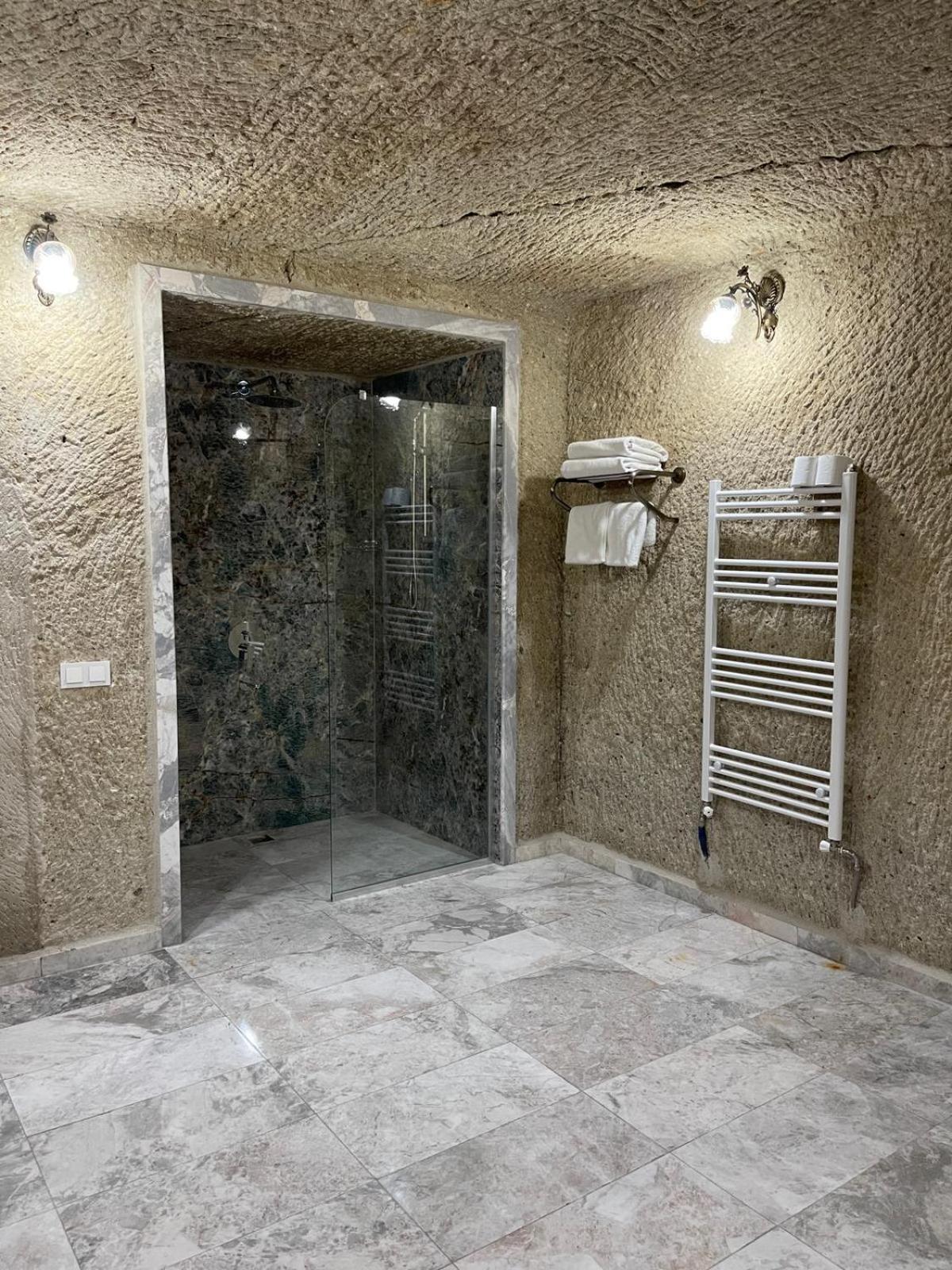 Cappadocia Empire Cave Hotel Goreme Bagian luar foto