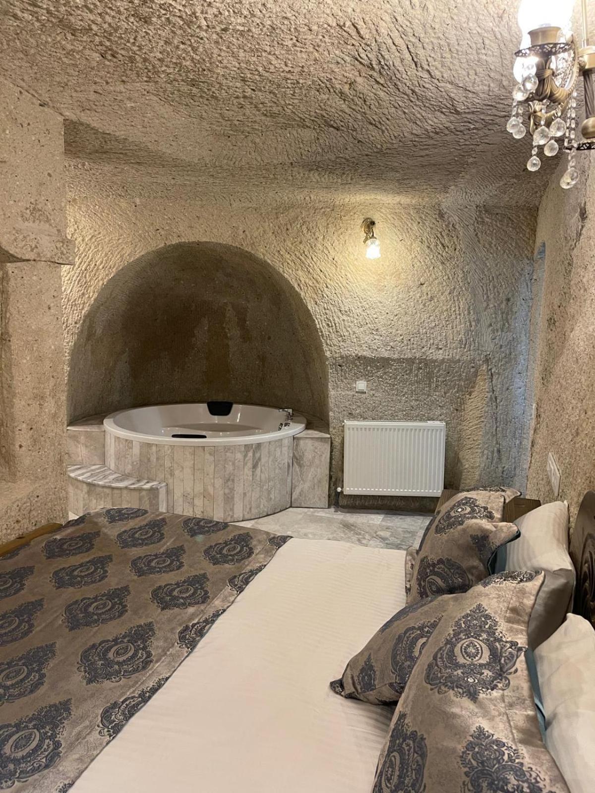 Cappadocia Empire Cave Hotel Goreme Bagian luar foto