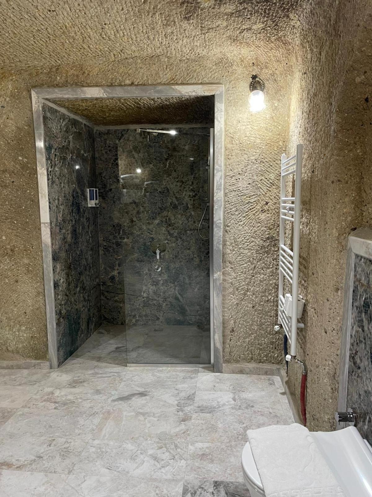 Cappadocia Empire Cave Hotel Goreme Bagian luar foto