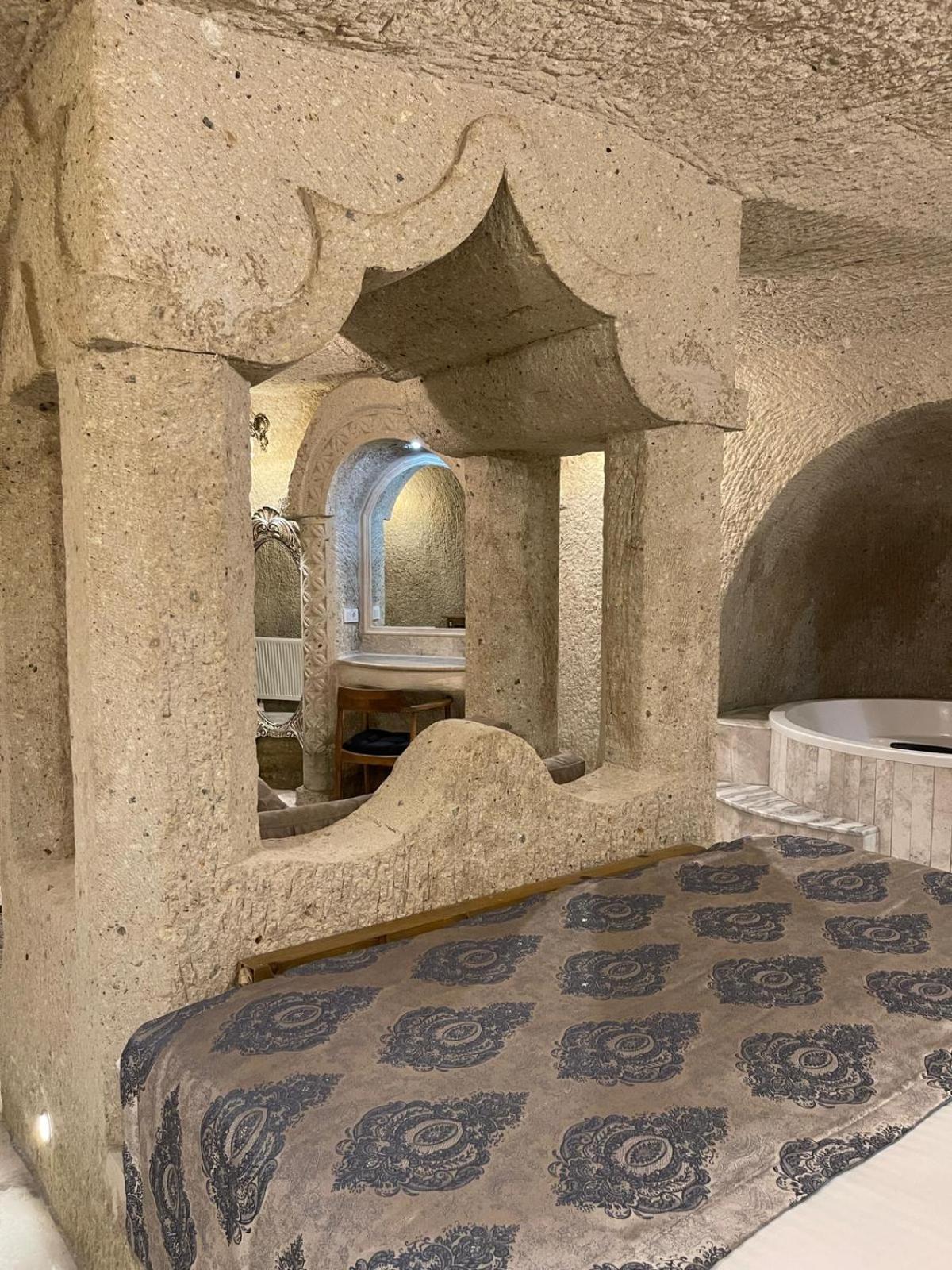 Cappadocia Empire Cave Hotel Goreme Bagian luar foto