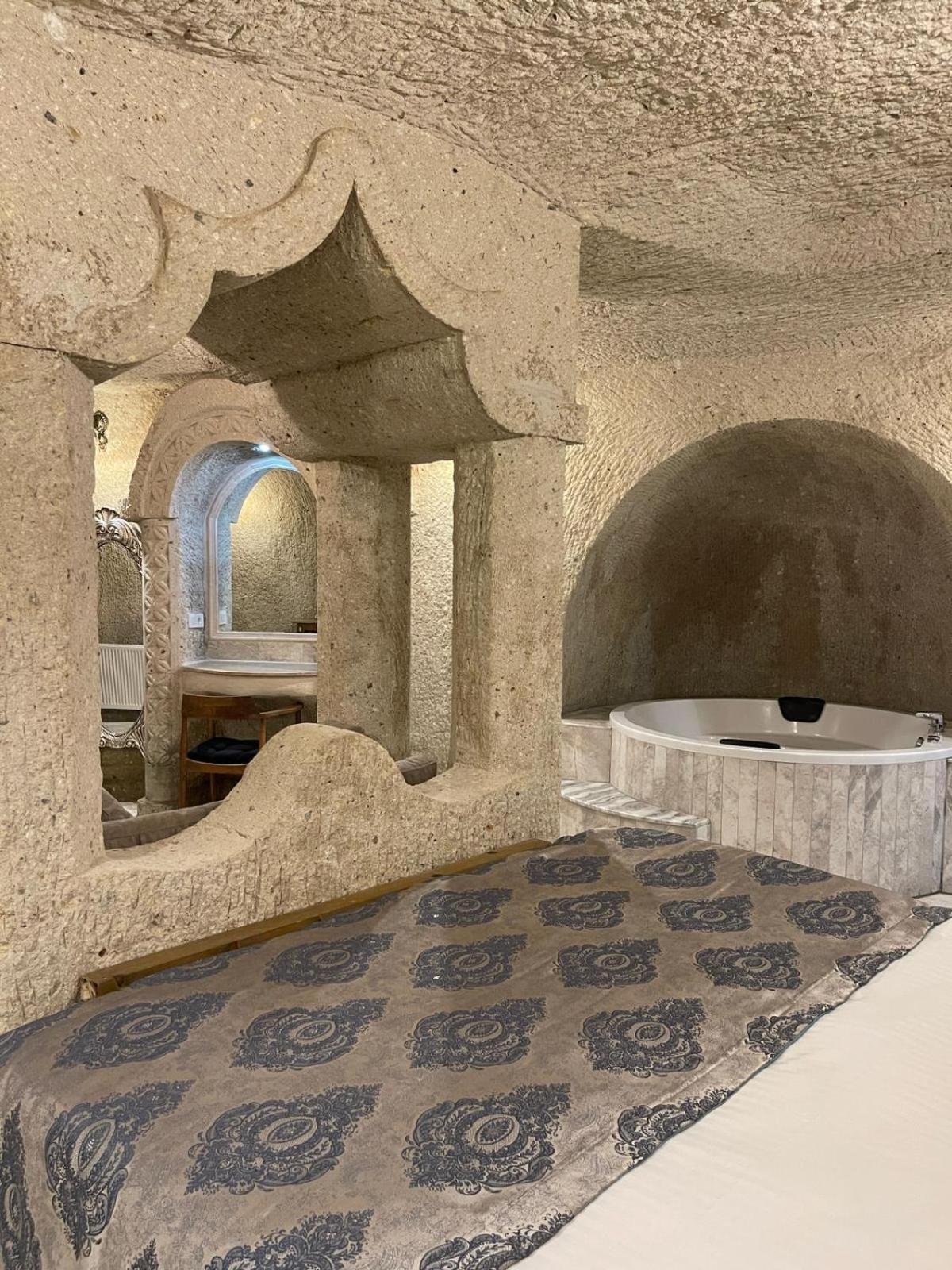 Cappadocia Empire Cave Hotel Goreme Bagian luar foto